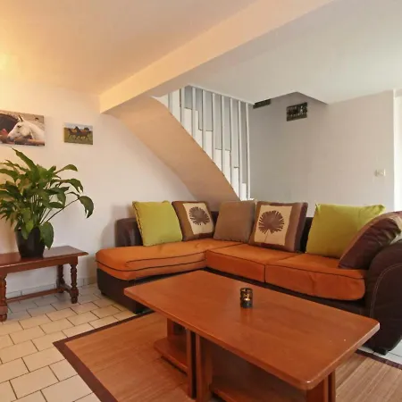 Holiday home Maison Independante Avec Jardin, Haras Et Equipements Inclus - Fr-1-497-43